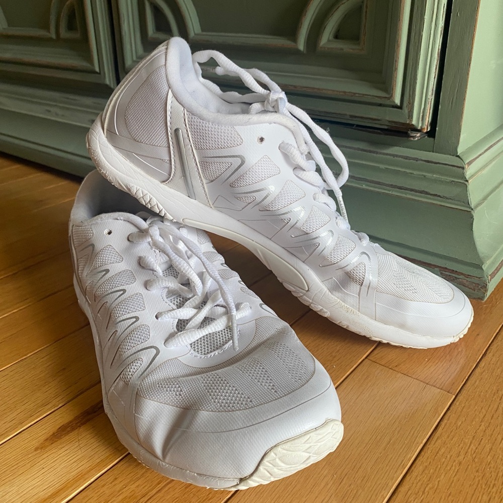Varsity Edge Cheer Shoes Size 9